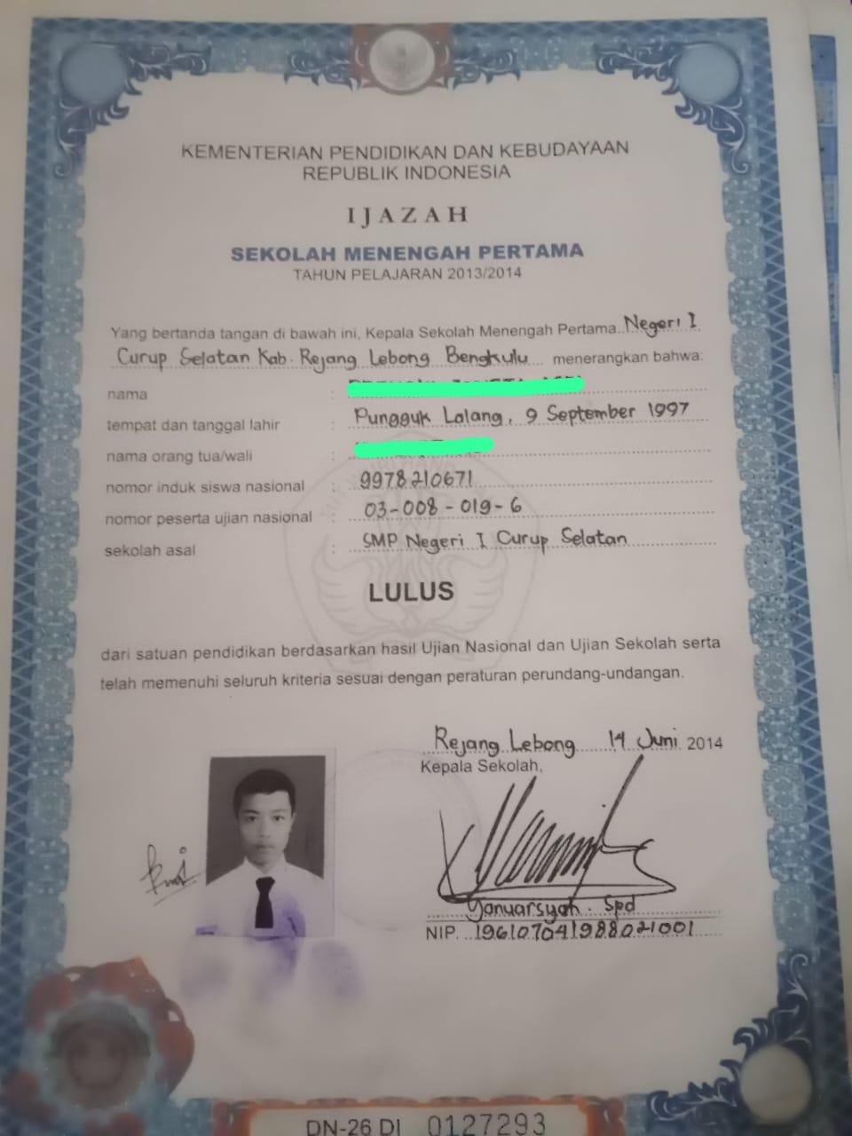 Salah satu bukti ijazah yang sempat diselamatkan oleh warga 