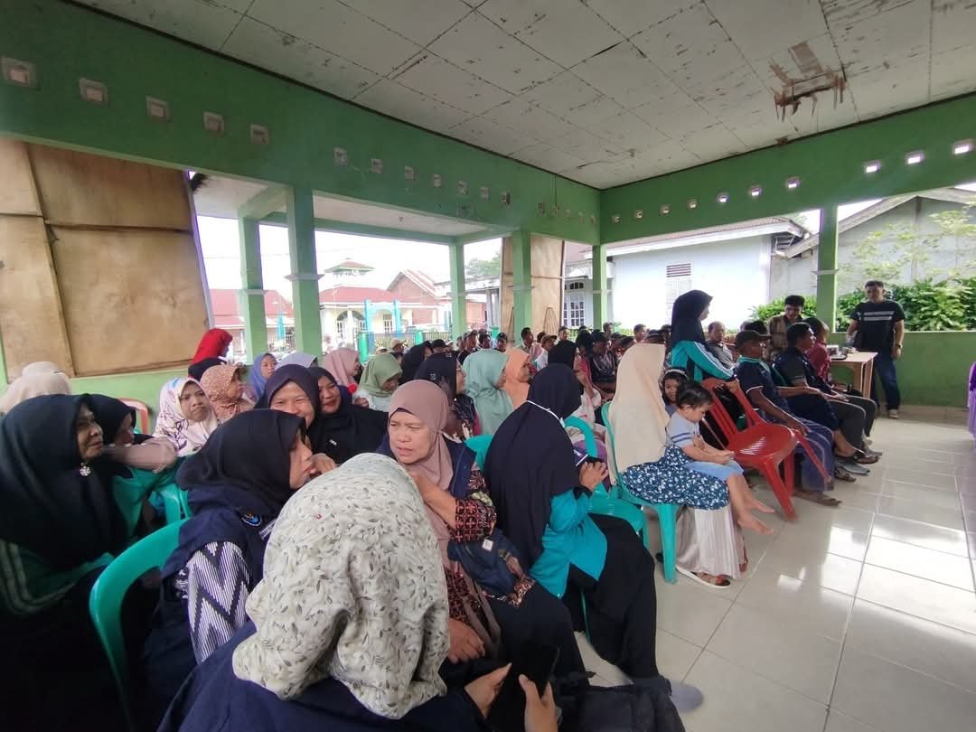 Foto: Tampak Masyarakat memenuhi balai Desa Pekalongan